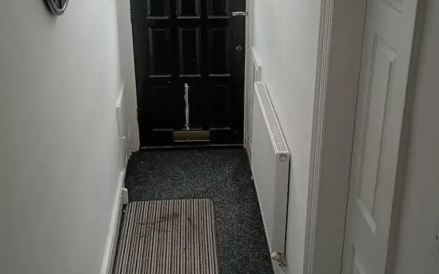 Charming Algernon House in Warrington