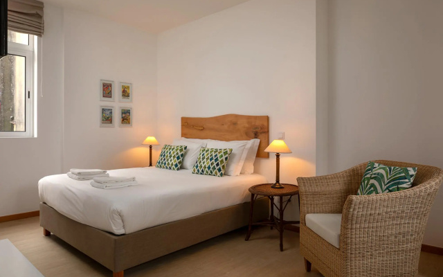 Ribeira das Casas Apt 2D by Homie