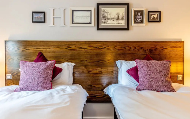 Greyhound Hotel
