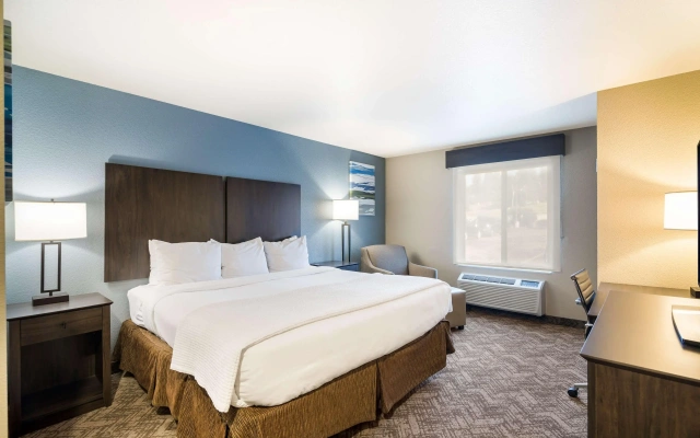 Best Western Golden Spike Inn & Suites
