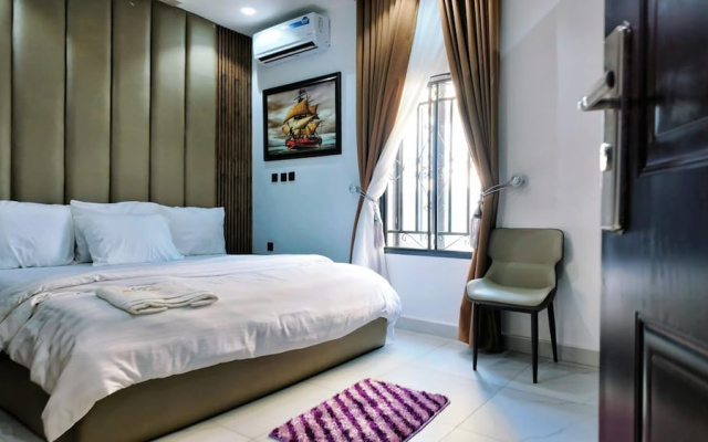 Dwellux Apartment