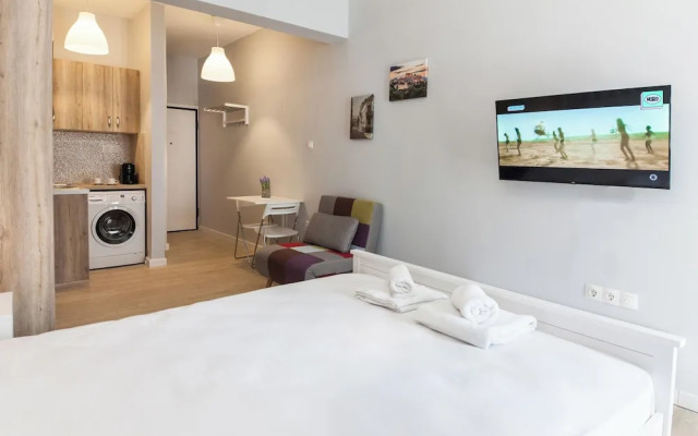 Fresh Exarcheia Studio w Balcony & Style