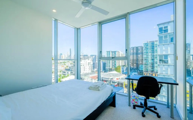 AirTrip Apartments on Doggett Street