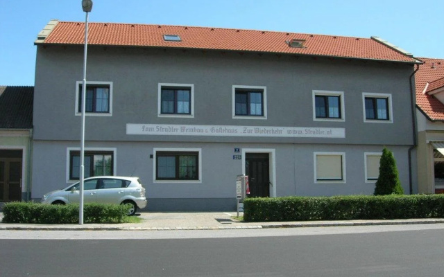 Gästehaus und Weinbau Zur Wiederkehr Strudler