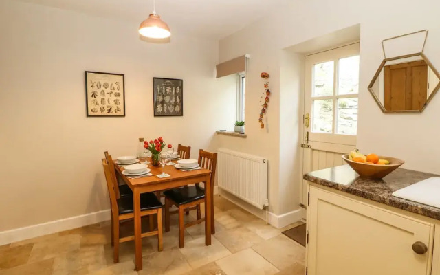4 Alma Road
