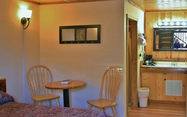 Black Bear Lodge Motel