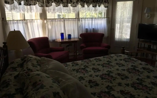 Holiday House Inn