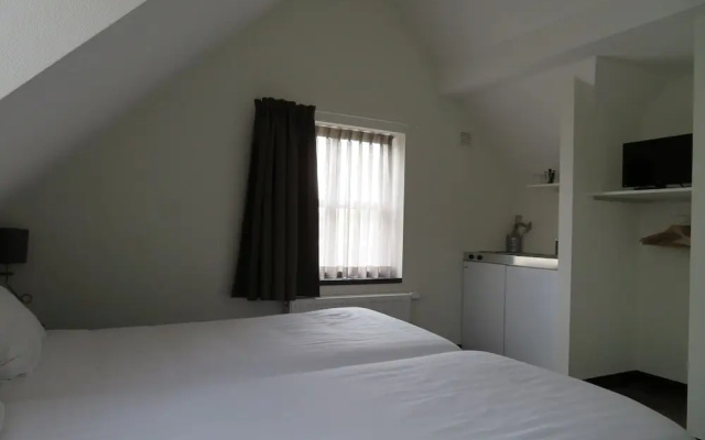 Hotel Blooker