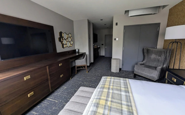 Beacon Suites Hotel