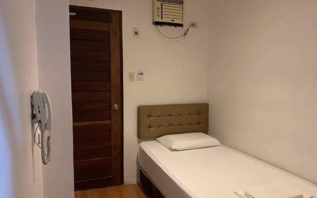 FB Budgetel Suites