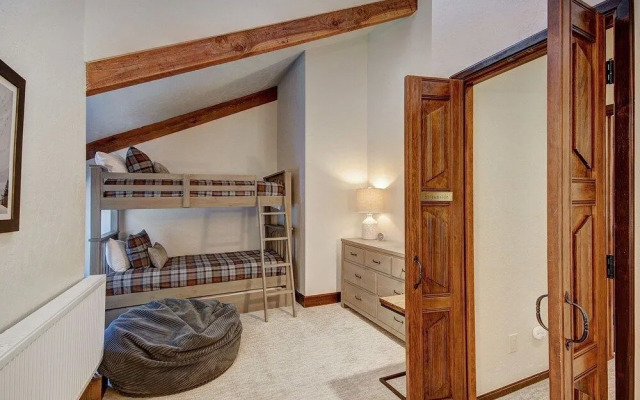 Creekside Chateau Private Waterfall Creek Breck Private Nature Setting Spa