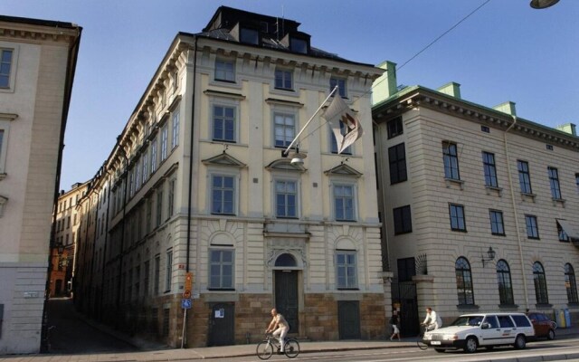 Dockside Hostel Old Town Стокгольм вид на фасад