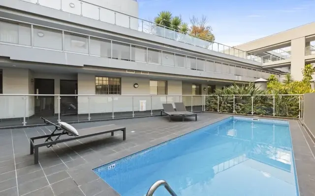 Bright 1-bed Apartment in Central Redfern