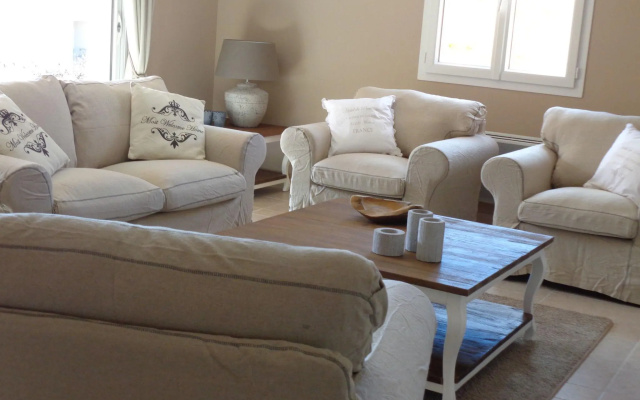 Quaint Holiday Home in Le Plan-de-la-Tour with Pool