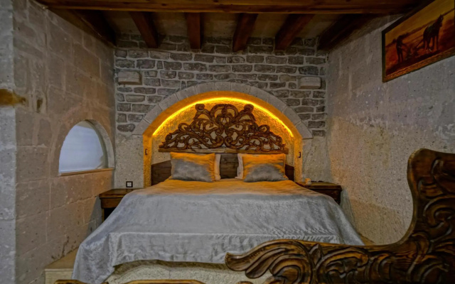 Holiday Cave Hotel