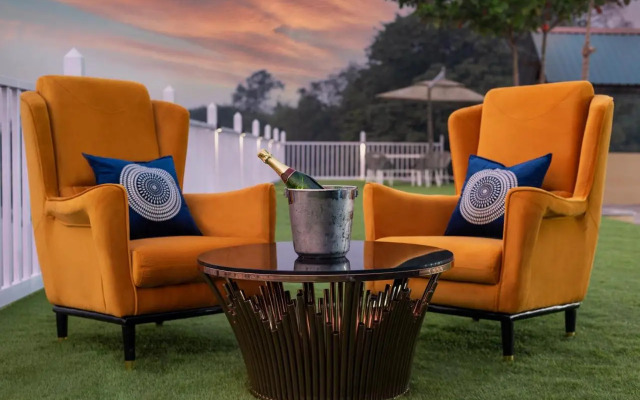 Paramount Riverfront Resort & Spa