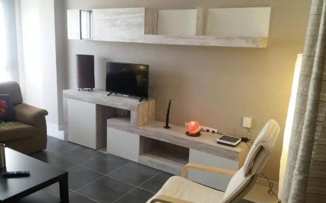 2V Luxury Apartment Near Beach