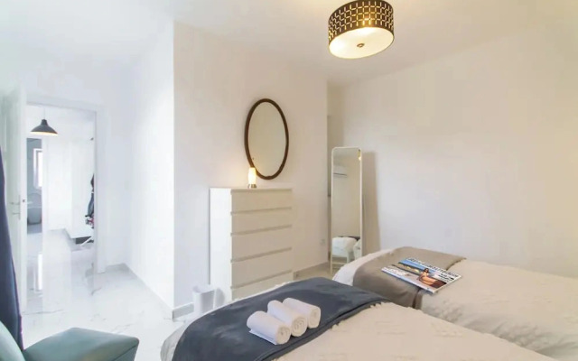 A Sunny Penthouse Modern 2 bdr - Sliema