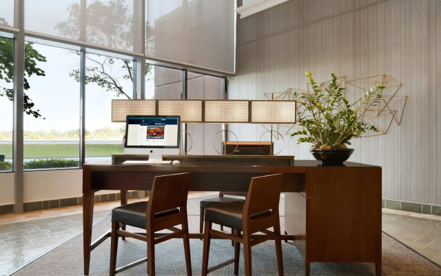 Hilton Chicago/Oak Brook Suites