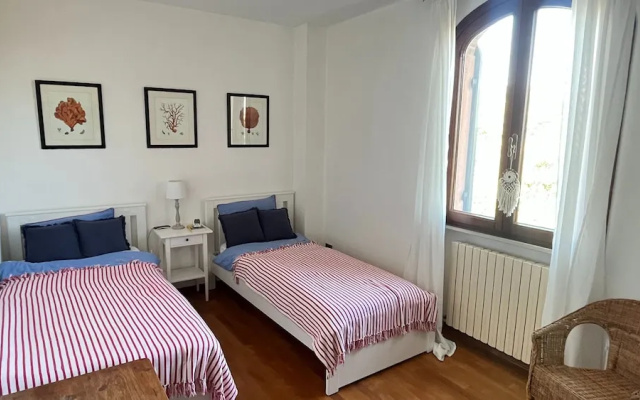 Tuscan Villa 5mins From Beach, Sleeps 8, ev Point