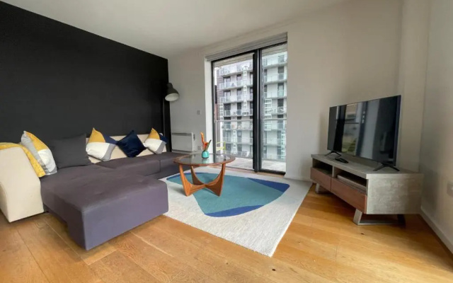 River Clyde View Apartment with Terrace & Parking