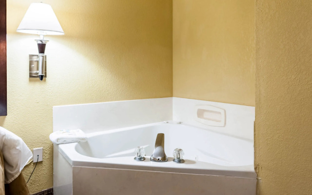 Quality Inn & Suites Lafayette