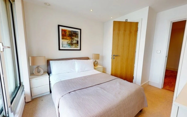 Inviting 2-bed/2-bath Apartment in London