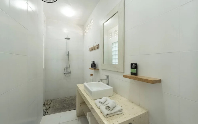 Peacock Bungalow by Pertama Stay