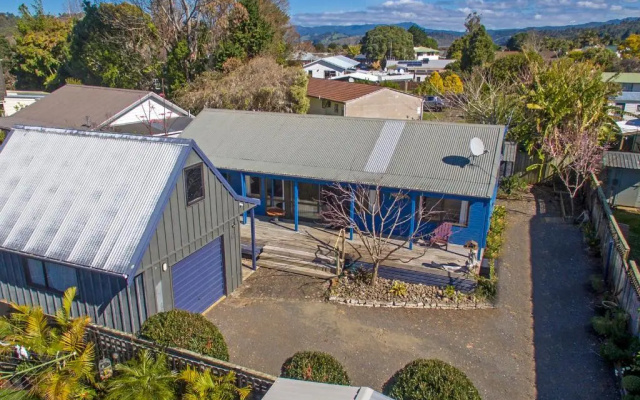 Sky Blue Bach - Whitianga Holiday Home