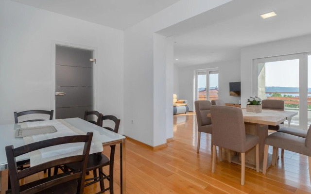 Nice Apartment in Crikvenica With Wifi and 2 Bedrooms