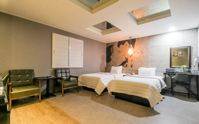 Custom Hotel
