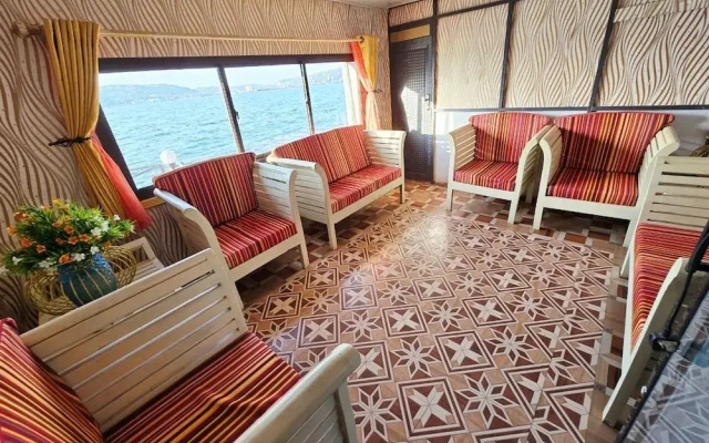 Rusty Rock Beach Resort & Spa