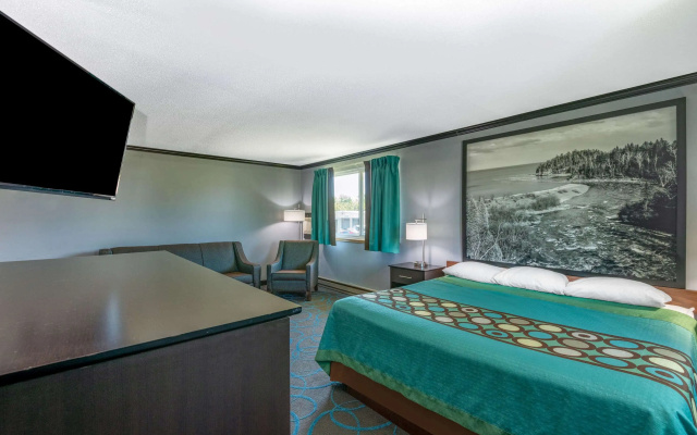 Super 8 by Wyndham Duluth