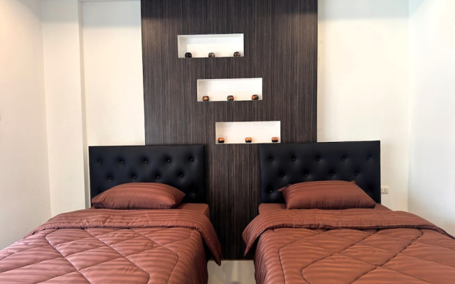 Comfortable Pool-view Studio With Balcony - Pratumnak, Pattaya