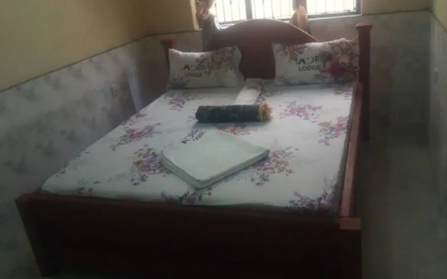 Ades Lodge