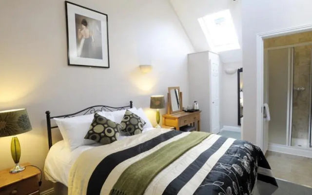 Trowel and Hammer Inn