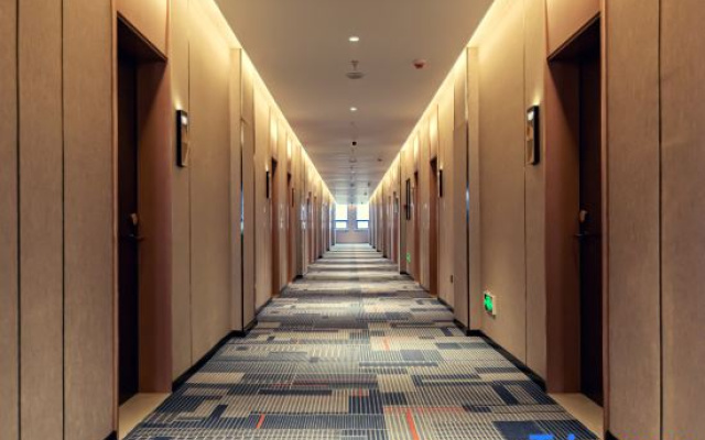 Heyi Zhishang Hotel (Fuxin High-speed Railway Station Wanda Plaza)
