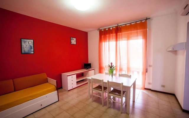 Apartment in Luni mit Balkon
