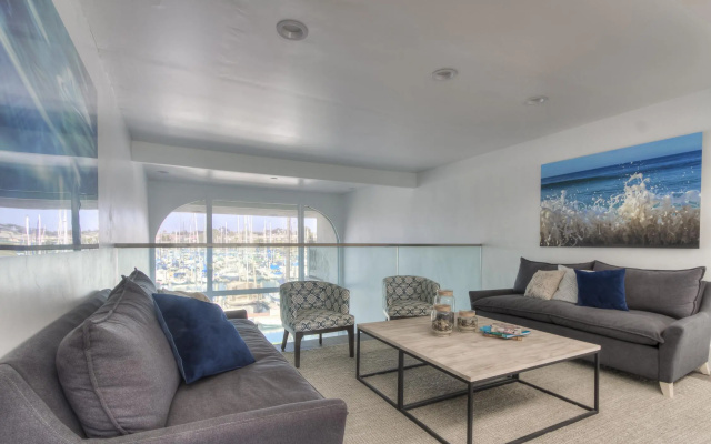 Oceanside Marina Suites