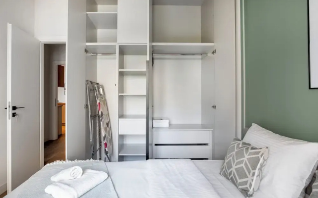 Bask - Chic 2 Bedroom Apt in Athens