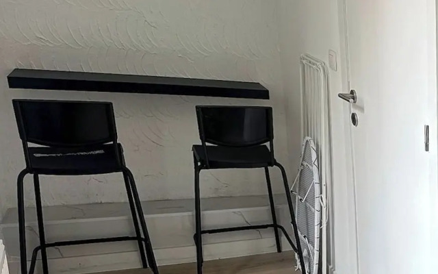 Charming Studio Steps from City Center