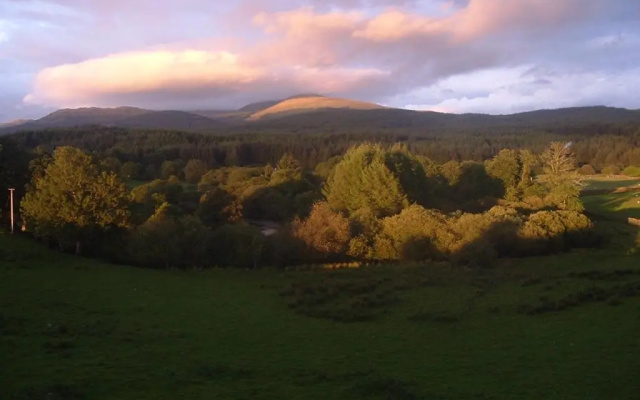 Silver Ridge, 2 House O` Hill