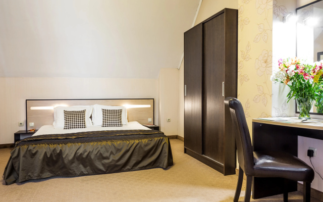 City Avenue Hotel