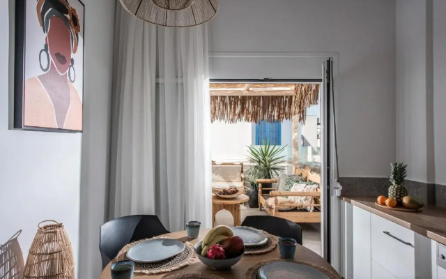 Khroma Luxury Suite 2 Beach front apartment