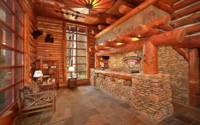 Bearskin Lodge on the River