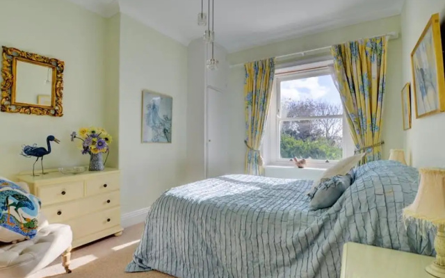 Modern Holiday Home in Padstow With Garden