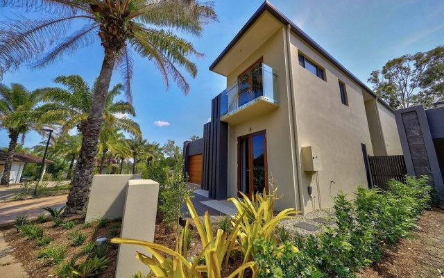 Esprit 11a Palm Cove