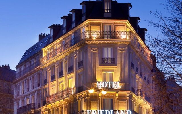Отель Champs Elysees Friedland Париж вид на фасад