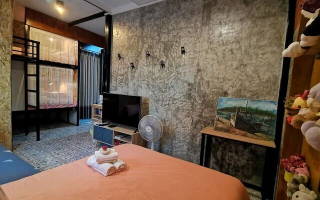Gardenroom Home Stay and Cafe Suvarnabhumi