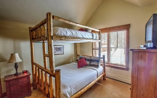 Mountain Thunder Lodge 3 Bedroom Vacation Rental in Breckenridge With Access to a Hot Tub Just Two Blocks From Main Street